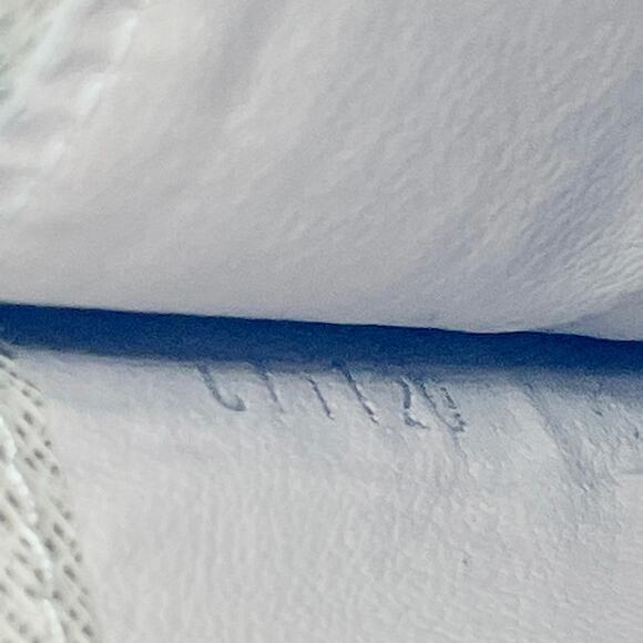 Louis Vuitton Key Cles Coin Pouch - Taiga Glacier Leather - Picture 9 of 9